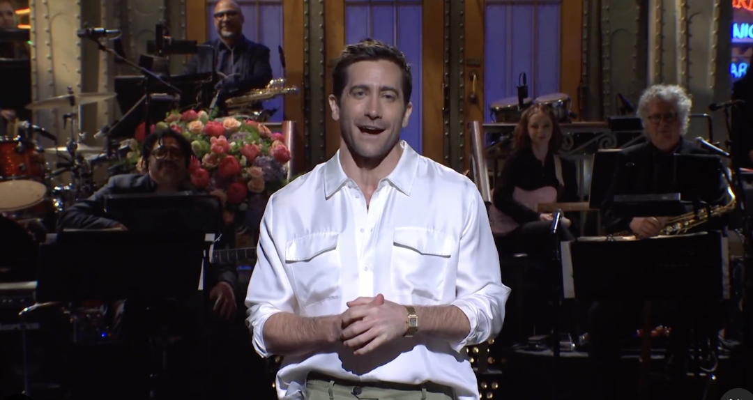 Jake Gyllenhaal Sings Boyz II Men in ‘SNL’ Season 49 Finale Opening Monologue