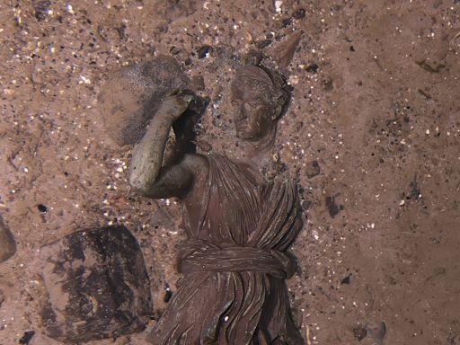 Titanic divers find long-sought statue, signs of accelerating decay