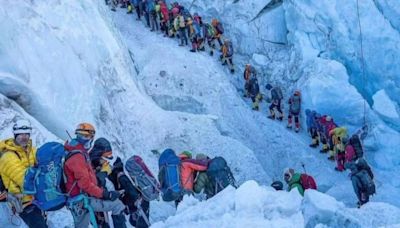Mt. Everest sees 'peak' traffic as climbers stuck in long queues