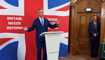 Nigel Farage: El retorno del arquitecto del Brexit que amenaza con hundir al Partido Conservador en Reino Unido - La Tercera
