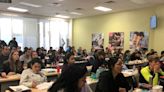 Padres, estudiantes y educadores se unen contra la "censura educativa" en Florida