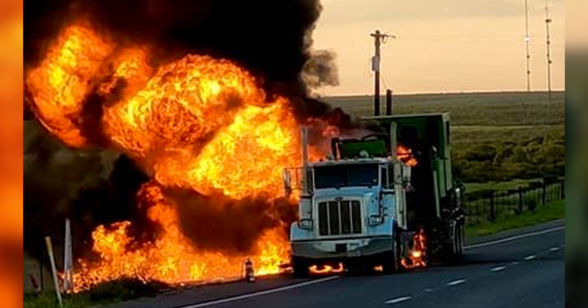 Tractor-trailer fire on Highway 83 in Laredo extinguished without injuries