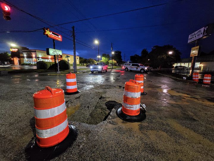 Sinkhole forms in Darlington intersection