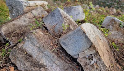 Encuentran restos del antiguo monumento a Sorolla en un depósito de FGV en València