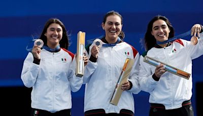 AMLO felicita al equipo de tiro con arco por medalla de bronce en París 2024