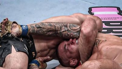 Con sangre y sudor, pero sin lágrimas Islam Makhachev mantiene su faja al vencer a una leyenda en la UFC 302