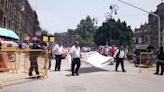 “¿Tampoco la merecían?”: exhiben al Gobierno de AMLO por quitar la Bandera del Zócalo para las marchas del Día del Trabajo | FOTO