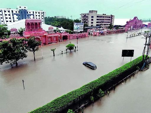 Heavy Rain Causes Disruption in Surat City and District | Surat News - Times of India