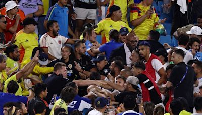 Jugadores y aficionados de Colombia y Uruguay se enfrentan tras semifinal de la Copa América