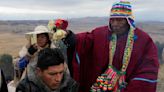 Bolivianos celebran nuevo Año Andino: "El sol no ha salido, pero estamos aquí para hacer la challa"