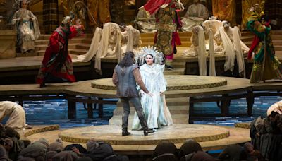 Anna Netrebko, Shunned in U.S. Over Putin Support, to Sing in Palm Beach