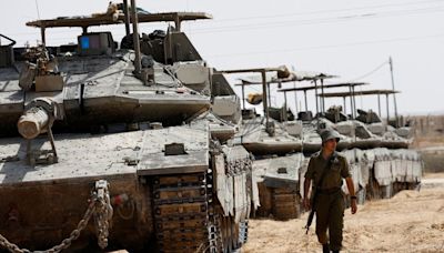 Francia suspende algunas exportaciones de material bélico a Israel - La Tercera