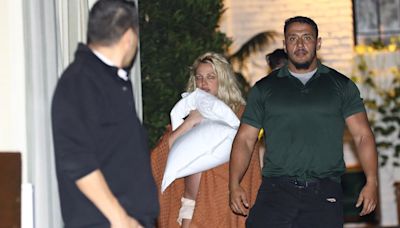 Britney Spears Exits With Friends After Ambulance Called to Hotel