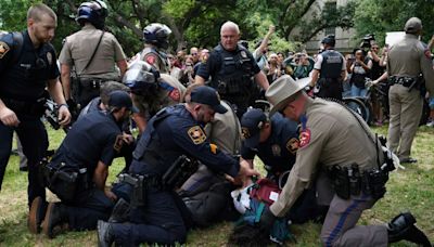 Policía contiene manifestación pro-palestinos en Universidad de Texas