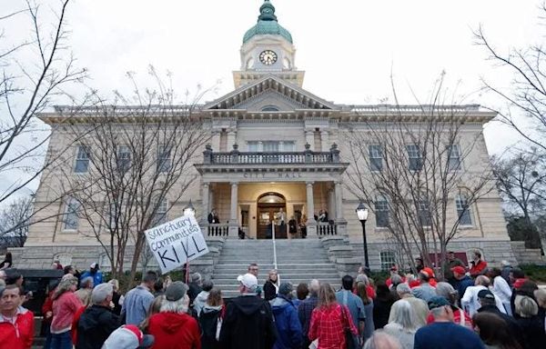 Change of venue for Athens-Clarke Commission fails to stop public confrontation