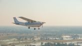 Fallecen 3 personas al chocar dos aviones en un aeropuerto de California