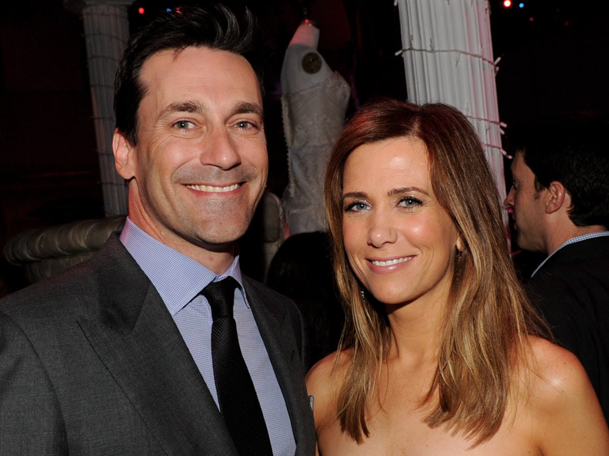 Kristen Wiig and Jon Hamm talk awkward SNL behind-the-scenes nudity