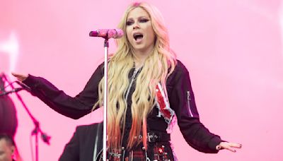 Watch Avril Lavigne play Sk8er Boi to a massive Glastonbury crowd