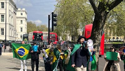 Fórum em Londres com ministros do STF atrai protesto bolsonarista contra Moraes