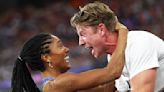 Tara Davis et Hunter Woodhall, la love story en or des Jeux olympiques et paralympiques