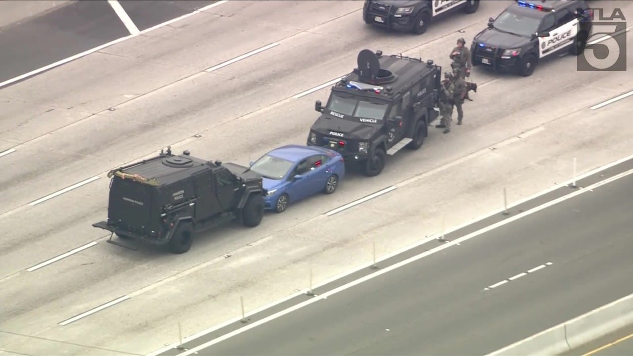 Police standoff on 91 Freeway in Orange County forces lane closures in both directions