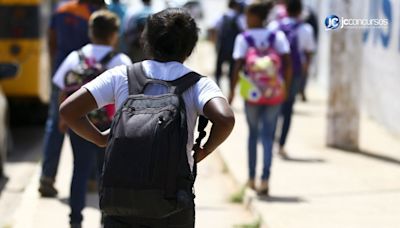 Formação básica do ensino médio pode chegar a 2,2 mil horas, diz relatório