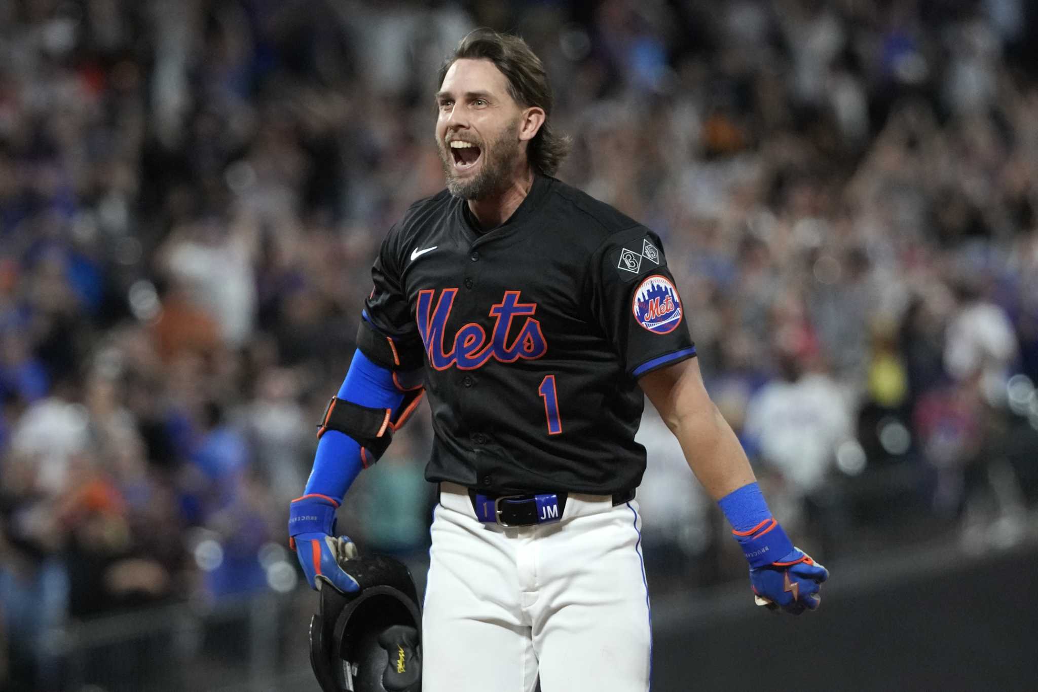 Jeff McNeil's single in 10th falls in and lifts Mets over Braves 3-2 for 4-game winning streak