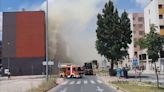 Dos bomberos heridos por golpe de calor en la extinción de un incendio en Alcorcón