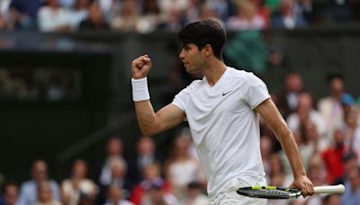 Carlos Alcaraz arrasa con Djokovic y logra el bicampeonato en Wimbledon - La Tercera