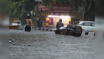 Power cuts in several parts of Delhi after heavy rainfall - CNBC TV18