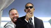 Will Smith aparece por sorpresa a lo Men in Black para cantar con J Balvin en Coachella, su primera actuación tras la bofetada a Chris Rock