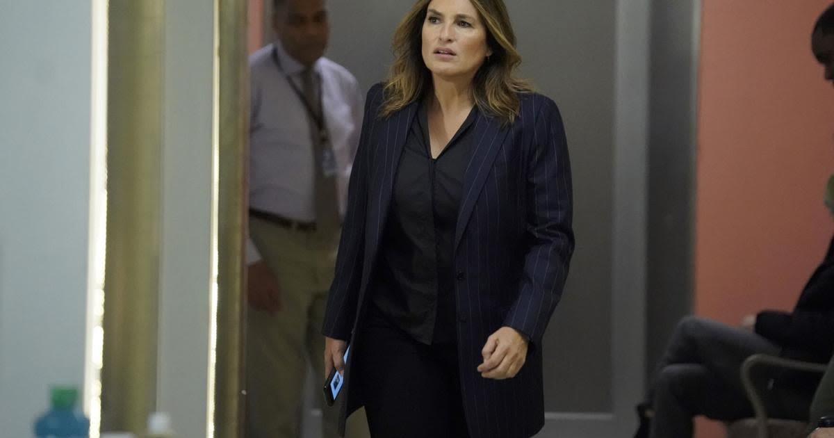 ‘Law & Order: SVU’ detective’s costume joins Smithsonian collection