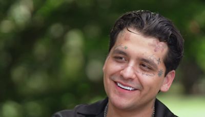 Los tatuajes de Christian Nodal: el cantante nos cuenta cuáles se quitará (y cuáles no)