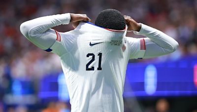 USA soccer's Tim Weah shoves Panama player, apologizes after red card in USMNT loss: 'I am deeply sorry'