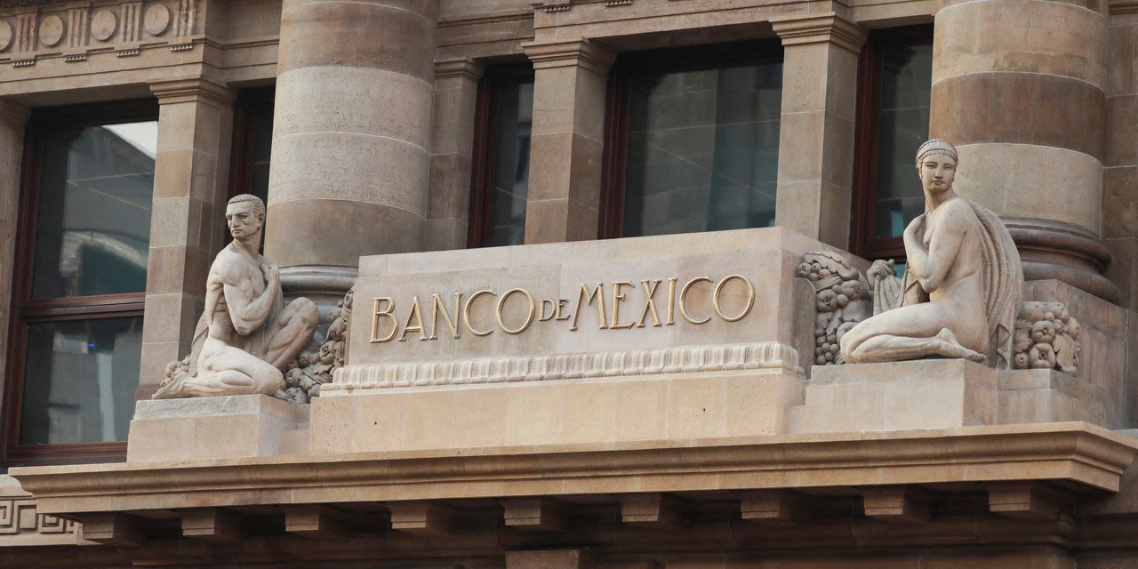 Bank of Mexico Leaves Benchmark Rate Unchanged at 11%