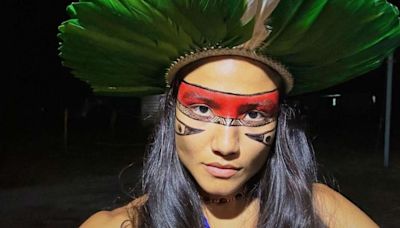 Atriz da Globo, faz sucesso realizando pinturas corporais indígenas