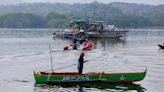 Tensión entre China y Filipinas: activistas y pescadores navegan hacia un disputado banco de arena custodiado por Beijing