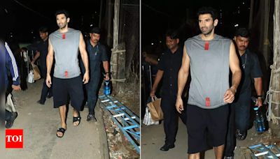 Aditya Roy Kapur makes first public appearance after breakup with Ananya Panday | Hindi Movie News - Times of India