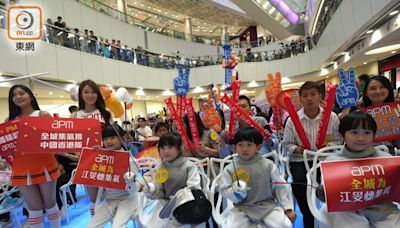 巴黎奧運首日 不少市民到商場觀賽 現場氣氛熱烈