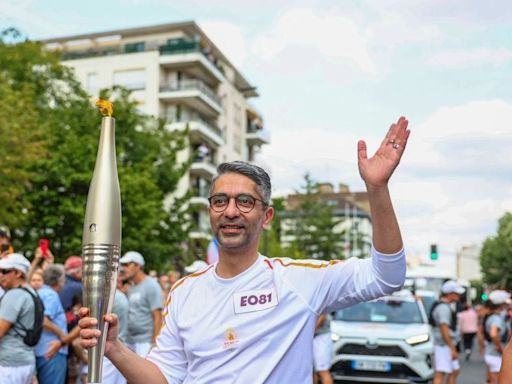 Olympic Gold Medallist Abhinav Bindra Carries Paris Olympic Flame Ahead of Opening Ceremony - News18