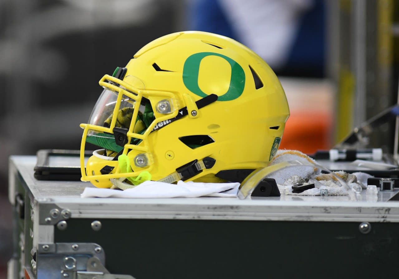 Oregon football defensive lineman Johnny Bowens III entering transfer portal