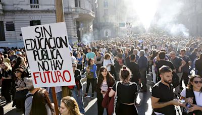 Masiva marcha universitaria para exigir mayor presupuesto: arrancó el acto en Plaza de Mayo