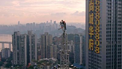 This couple’s hobby? Illegally scaling the world’s tallest buildings together