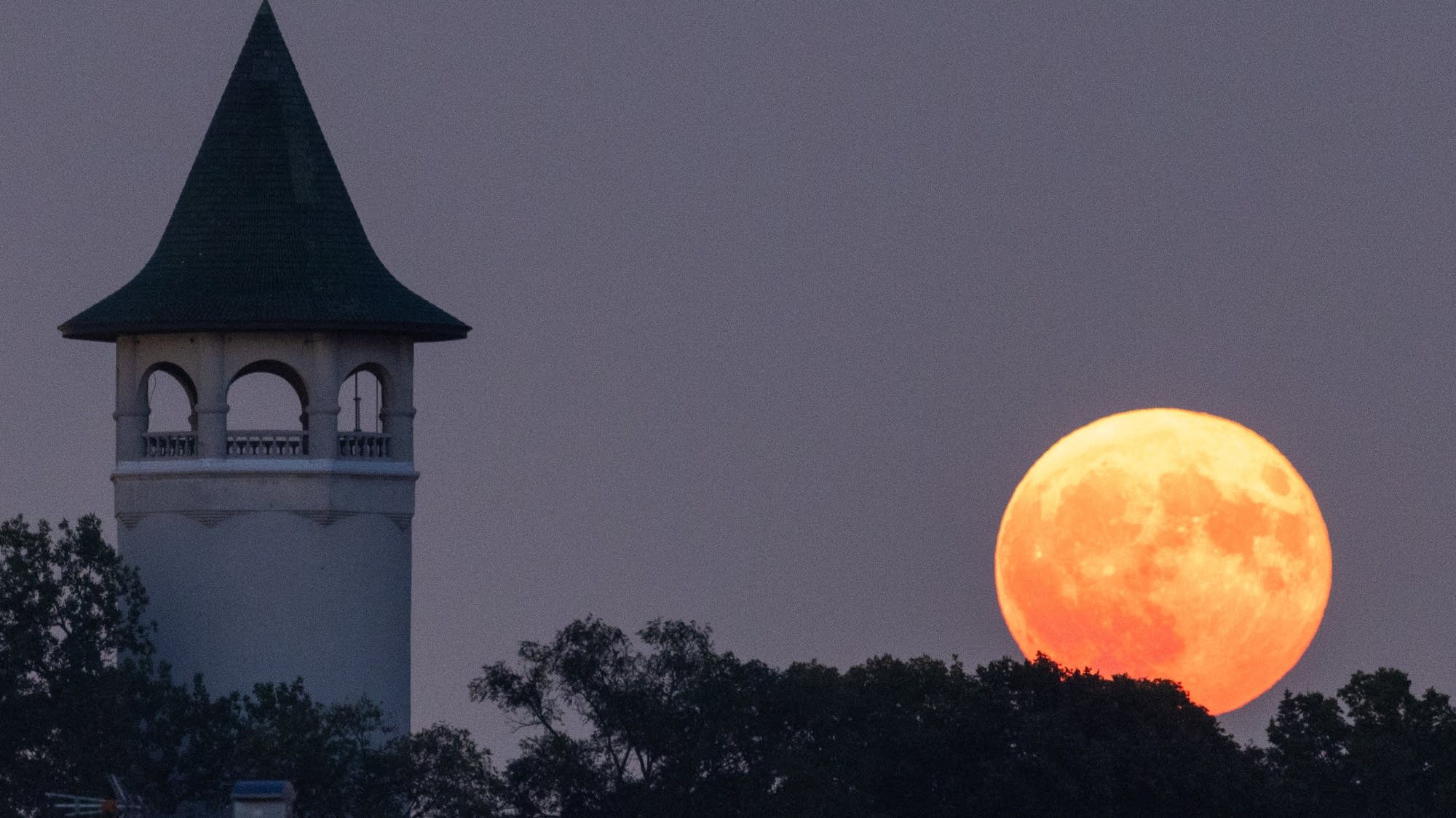 Moon show: Full harvest blood eclipse supermoon Tuesday night