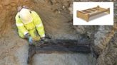 Arqueólogos descubren en el centro de Londres una extraordinaria cama romana de 2.000 años de antigüedad
