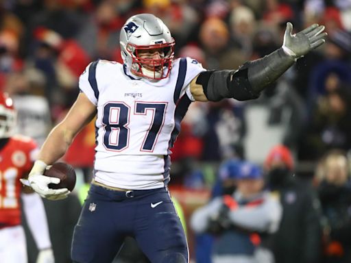 Brian Hoyer explains why Rob Gronkowski was better tight end than Travis Kelce