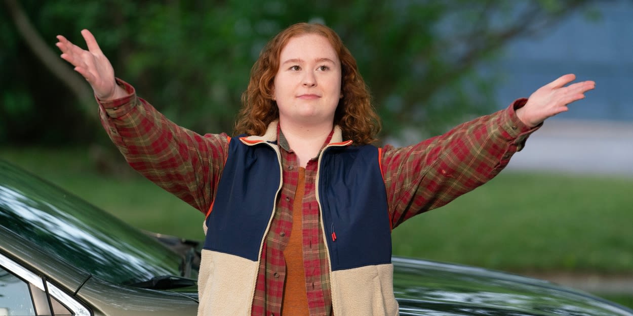 Photos: See Julia Lester in New Hulu Movie PROM DATES