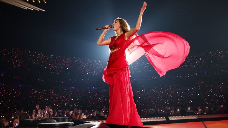 Taylor Swift’s last Eras Tour show in Paris was full of Travis Kelce nods, and he seemed to love it | CNN