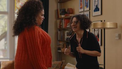 Yes, Ilana Glazer confirms the opening scene in 'Babes' is based on a real occurrence