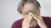 眼睛霧霧的、視力下降得當心！什麼是突發性黃斑部出血？和黃斑部病變有何不同？